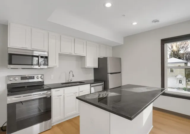 Listing Photo 5 - Condo for sale in building located at 1129 8th St SE, Minneapolis, MN 55414