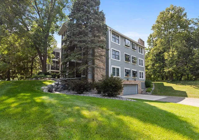 Photo 2 of Condo for sale at 3000 Saint Albans Ml Rd #103, Hopkins, MN 55305 | MLS# 7022449 | Listing updated on 2026-10-21