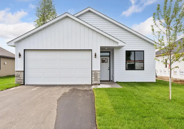 1st image of 721 Margaret Ln Ne, Isanti, MN 55040 | MLS# 7022462