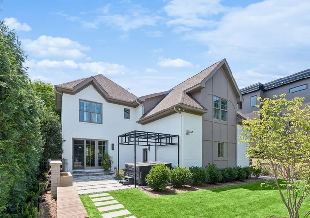 Photo 3 of Single family home for sale at 715 Rice St E, Wayzata, MN 55391 | MLS# 7022564 | Listing updated on 2026-09-24