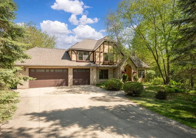 Photo 2 of Sale Pending at 1937 Sagewood Ct Nw, Rochester, MN 55901 | MLS# 7022590 | Listing updated on 2026-08-31