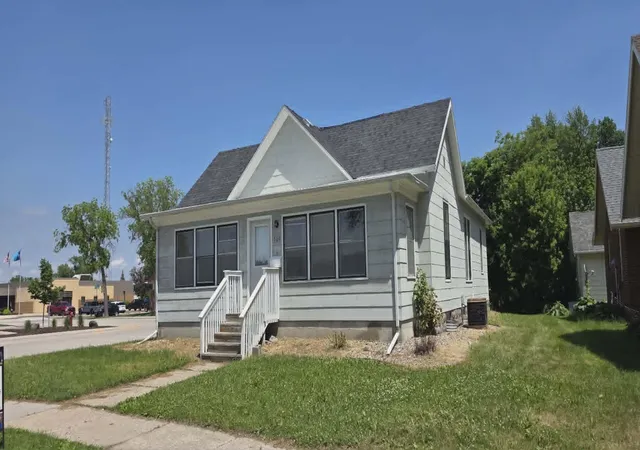 Homes for sale in Redwood Falls, MN | 309 S Jefferson St, Redwood Falls, MN 56283 | MLS# 7022726