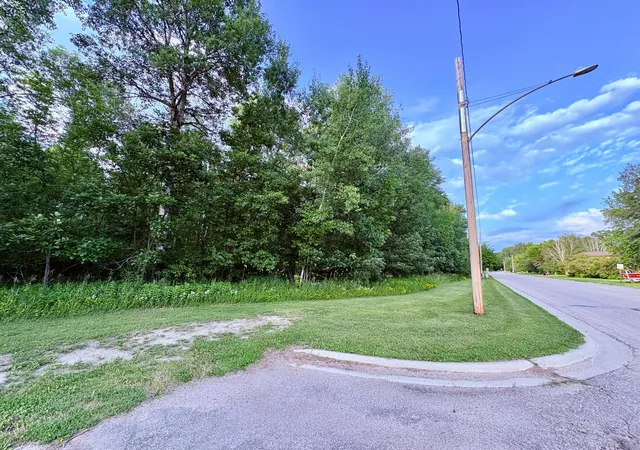 Photo 2 of Land for sale at 1tbd Minnesota Ave Ne, Warroad, MN 56763 | MLS# 7022964 | Listing updated on 2026-07-12