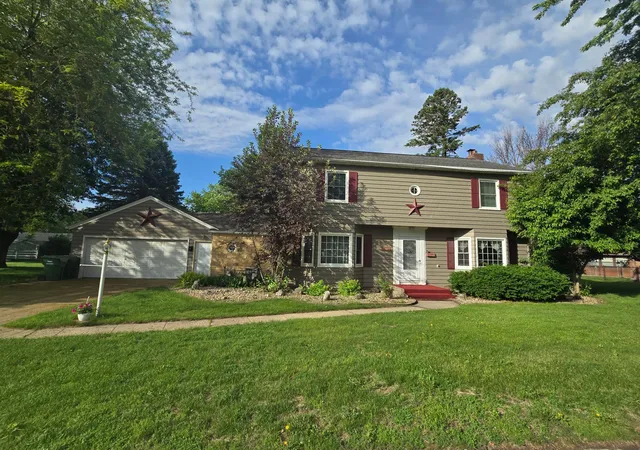 2nd image of 405 Clary St W, Worthington, MN 56187 | MLS# 7023163