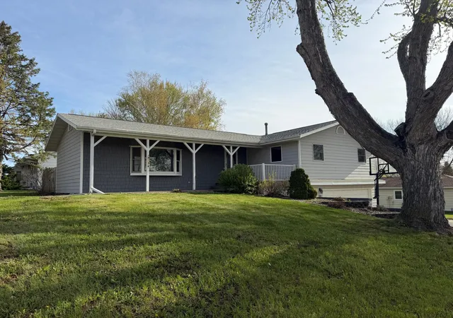 Homes for sale in Luverne, MN | 101 E Virginia St, Luverne, MN 56156 | MLS# 7023578