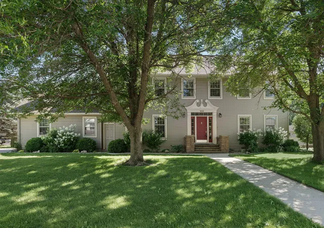 2nd image of 800 27th St Sw, Austin, MN 55912 | MLS# 7024013