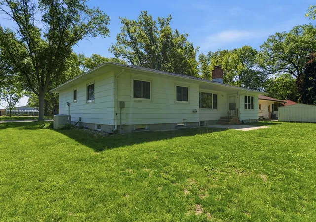 Homes for sale in Blue Earth, MN | 1224 S Ramsey St, Blue Earth, MN 56013 | MLS# 7024048