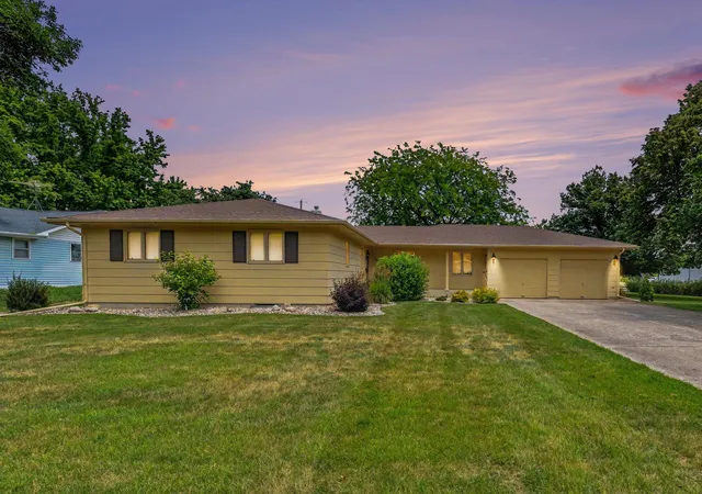 Homes for sale in Pipestone, MN | 807 7th Ave Se, Pipestone, MN 56164 | MLS# 7024087