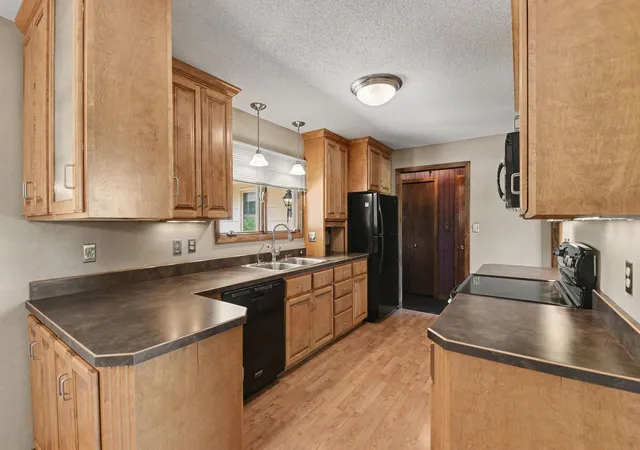 Photo 3 of Single family home for sale at 807 7th Avenue Se, Pipestone, MN 56164 | MLS# 7024087 | Listing updated on 2026-08-06