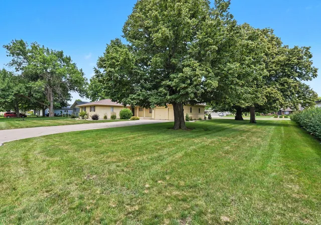 Homes for sale in Pipestone, MN | 807 7th Ave Se, Pipestone, MN 56164 | MLS# 7024087