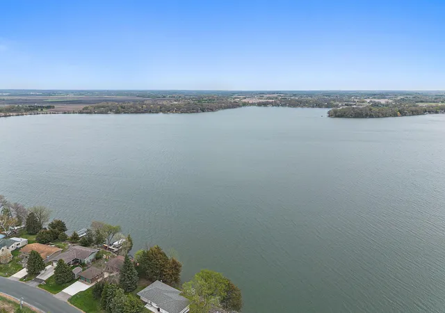 4th image of 24301 W Cedar Lake Dr, New Prague, MN 56071 | MLS# 7024419
