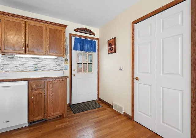 5th image of 24301 W Cedar Lake Dr, New Prague, MN 56071 | MLS# 7024419