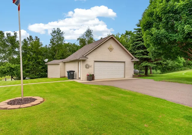 4th image of 25710 Oakman Ave, Lindstrom, MN 55045 | MLS# 7024473