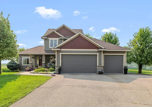 1st image of 900 Heritage Trl Ne, New Prague, MN 56071 | MLS# 7024823