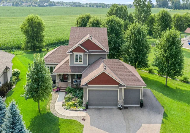 3rd image of 900 Heritage Trl Ne, New Prague, MN 56071 | MLS# 7024823
