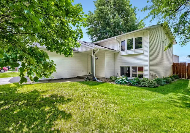 Homes for sale in Hastings, MN | 413 Tiffany Dr, Hastings, MN 55033 | MLS# 7024923