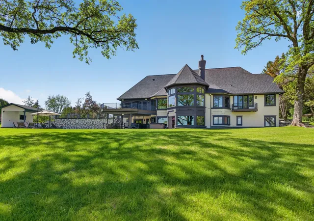 Photo 2 of Sale Pending at 1000 Old Crystal Bay Rd S, Wayzata, MN 55391 | MLS# 7025347 | Listing updated on 2026-10-02