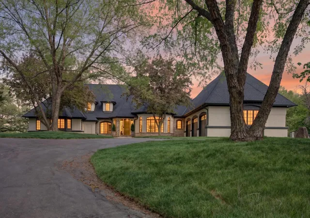 2nd image of 1000 Old Crystal Bay Rd S, Wayzata, MN 55391 | MLS# 7025347