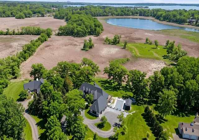 4th image of 1000 Old Crystal Bay Rd S, Wayzata, MN 55391 | MLS# 7025347