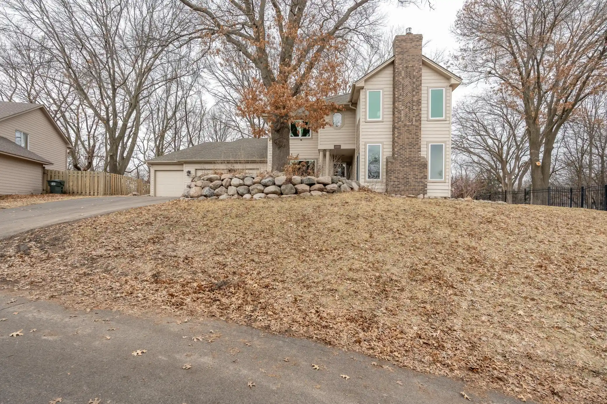 4809 Four Seasons Dr, Eagan, MN 55122 | MLS# 7025410 | Houzeo