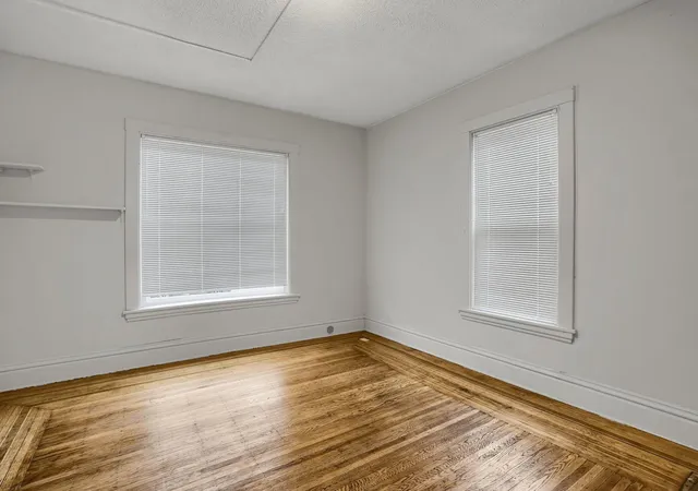 Listing Photo 4 - Condo for sale in building located at 1316 7th St SE, Minneapolis, MN 55414