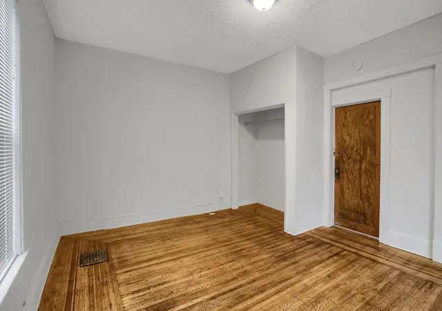 Listing Photo 5 - Condo for sale in building located at 1316 7th St SE, Minneapolis, MN 55414