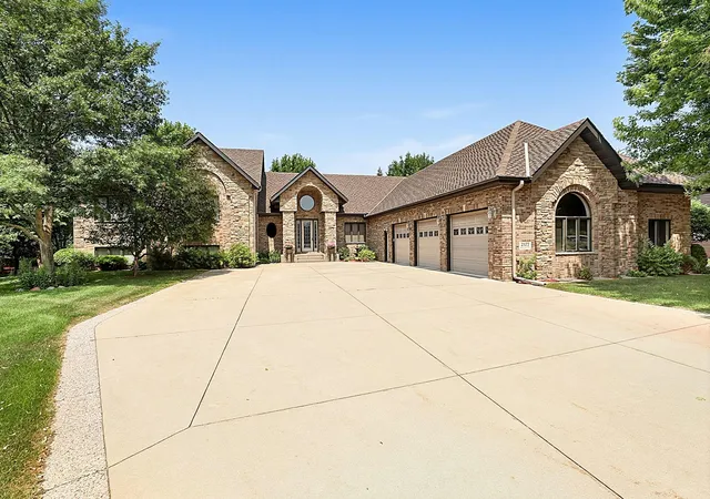 Photo 2 of Single family home for sale at 2177 Ml Pond Dr, Saint Cloud, MN 56303 | MLS# 7025855 | Listing updated on 2026-10-26