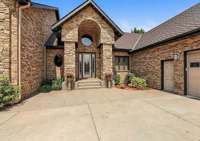 Photo 3 of Single family home for sale at 2177 Ml Pond Dr, Saint Cloud, MN 56303 | MLS# 7025855 | Listing updated on 2026-10-26