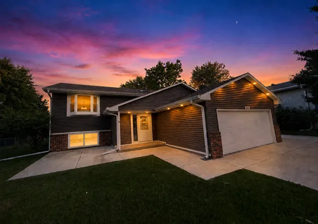 Homes for sale in Apple Valley, MN | 5898 144th St W, Apple Valley, MN 55124 | MLS# 7025862