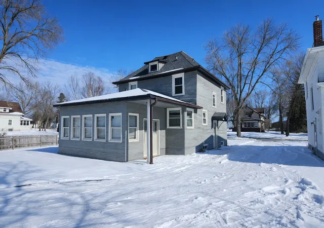 Photo 3 of Single family home for sale at 529 7th Street NW, Willmar, MN 56201 | MLS# 7026605 | Listing updated on 2026-08-07