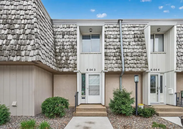 2nd image of 6042 Golden Valley Rd, Minneapolis, MN 55422 | MLS# 7026927