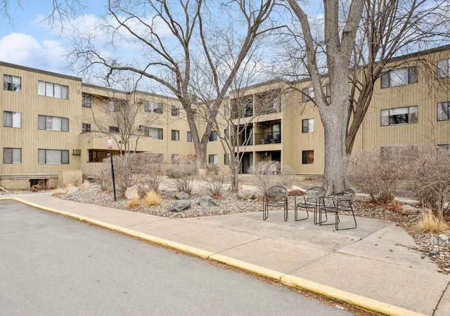 2nd image of 4101 Parklawn Ave #310, Minneapolis, MN 55435 | MLS# 7027450