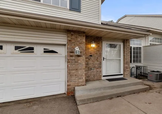 3rd image of 6129 Tahoe Cir #B, Saint Paul, MN 55125 | MLS# 7027460