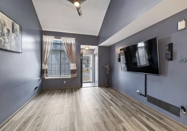 4th image of 6129 Tahoe Cir #B, Saint Paul, MN 55125 | MLS# 7027460