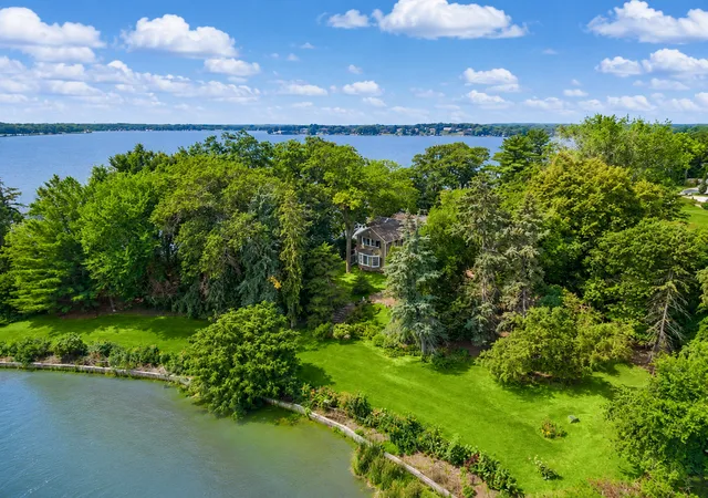2nd image of 2425 N Shore Dr, Wayzata, MN 55391 | MLS# 7027568