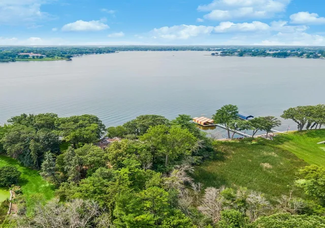 3rd image of 2425 N Shore Dr, Wayzata, MN 55391 | MLS# 7027568