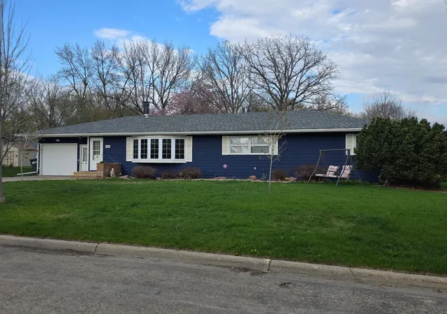 Homes for sale in Luverne, MN | 1002 Linden St, Luverne, MN 56156 | MLS# 7027815