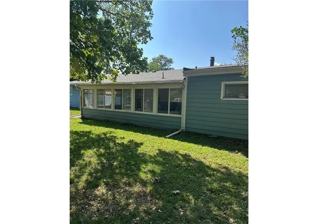 Photo 2 of Single family home for sale at 1002 Linden St, Luverne, MN 56156 | MLS# 7027815 | Listing updated on 2026-08-04