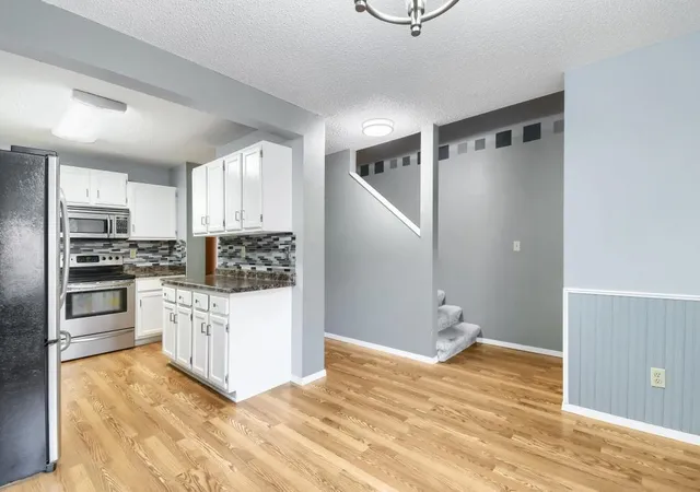 Photo 4 of Single family home for sale at 2440 Crestwood Dr, Saint Paul, MN 55109 | MLS# 7028049 | Listing updated on 2026-10-26