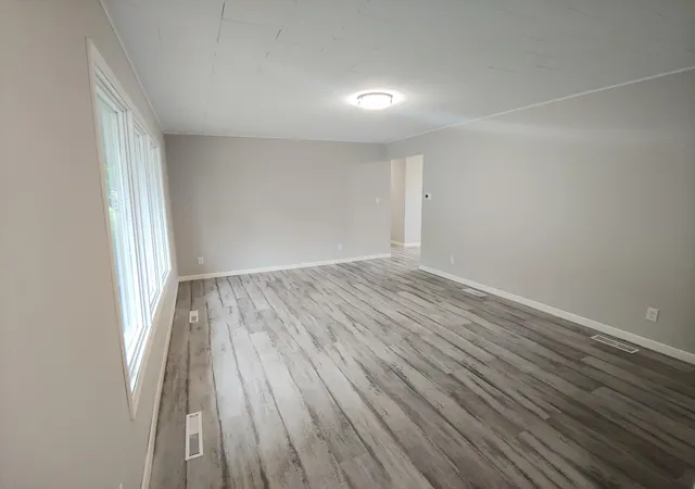 3rd image of 100 2Nd St Ne, Hallock, MN 56728 | MLS# 7028492