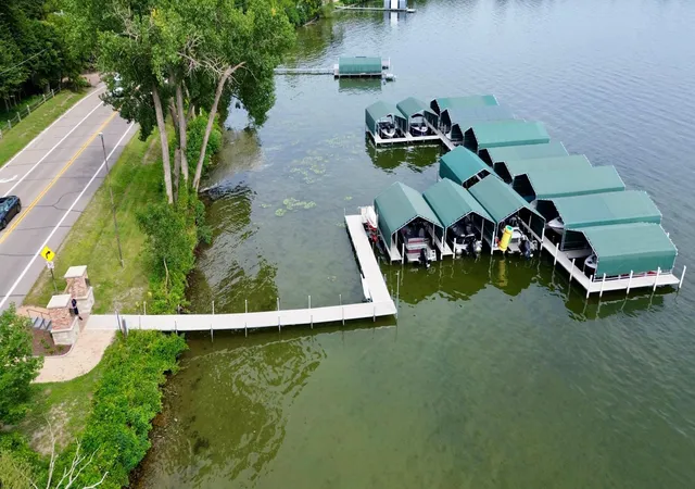 4th image of 1000 Heritage Ln, Wayzata, MN 55391 | MLS# 7028610
