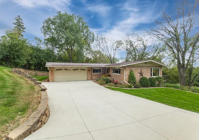 1st image of 1800 Hiawatha Ct Ne, Rochester, MN 55906 | MLS# 7028766