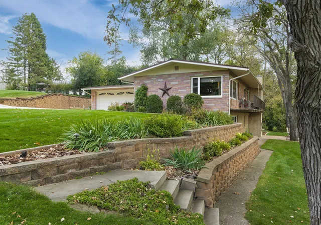 3rd image of 1800 Hiawatha Ct Ne, Rochester, MN 55906 | MLS# 7028766