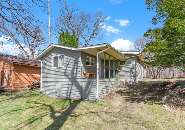 Photo 3 of Single family home for sale at 14783 Old Lake Rd, Paynesville, MN 56362 | MLS# 7029342 | Listing updated on 2026-09-21