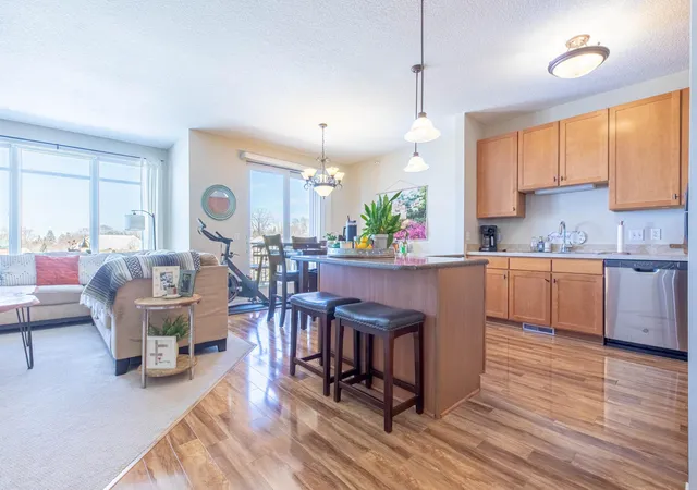 Homes for sale in Columbia Heights, MN | 1070 Grandview Ct Ne #304, Columbia Heights, MN 55421 | MLS# 7029423