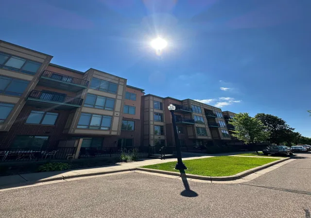 2nd image of 1070 Grandview Ct NE, Minneapolis, MN 55421