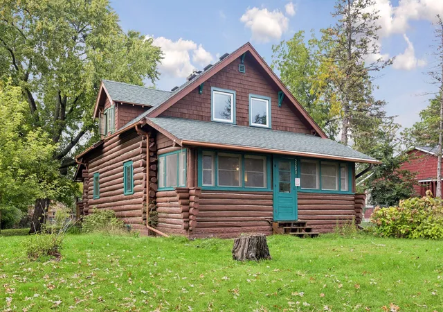 Photo 3 of Single family home for sale at 2233 15th Avenue E, Saint Paul, MN 55109 | MLS# 7030183 | Listing updated on 2026-10-22