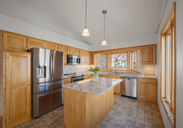 Homes for sale in Savage, MN | 14313 Savanna Oaks Dr, Savage, MN 55378 | MLS# 7030428