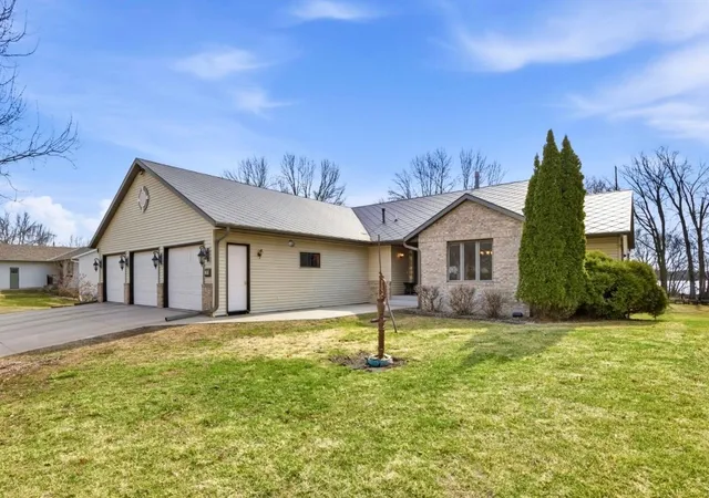 Homes for sale in Winsted, MN | 141 Fairlawn Ave E, Winsted, MN 55395 | MLS# 7030941