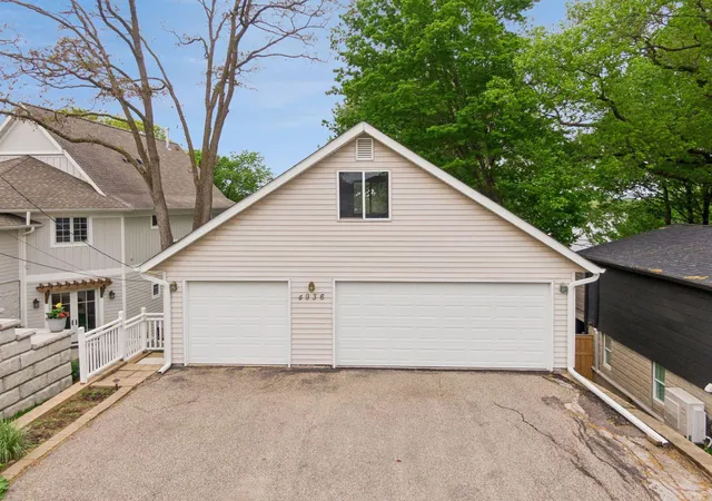 Photo 4 of Single family home for sale at 4936 Edgewater Dr, Mound, MN 55364 | MLS# 7030948 | Listing updated on 2026-09-30